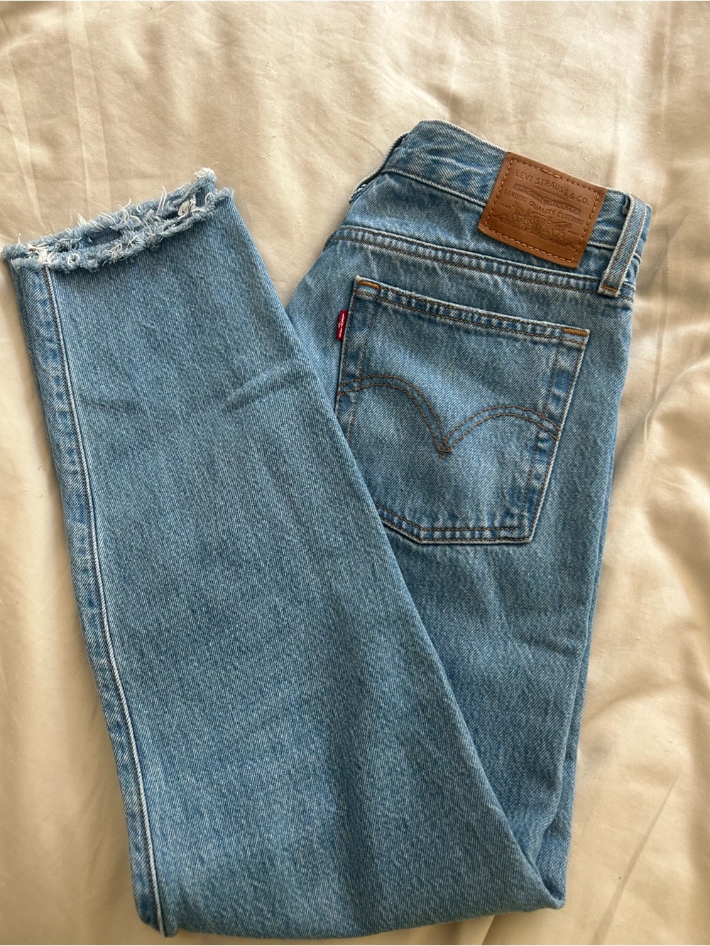Levi's Women's Light Wash High-Rise Straight Jeans with Frayed Hem